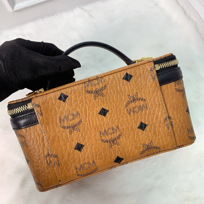 98新MCM小號化妝包 MCM ROCKSTAR 超火乾邑色塗層老花斜挎包-2