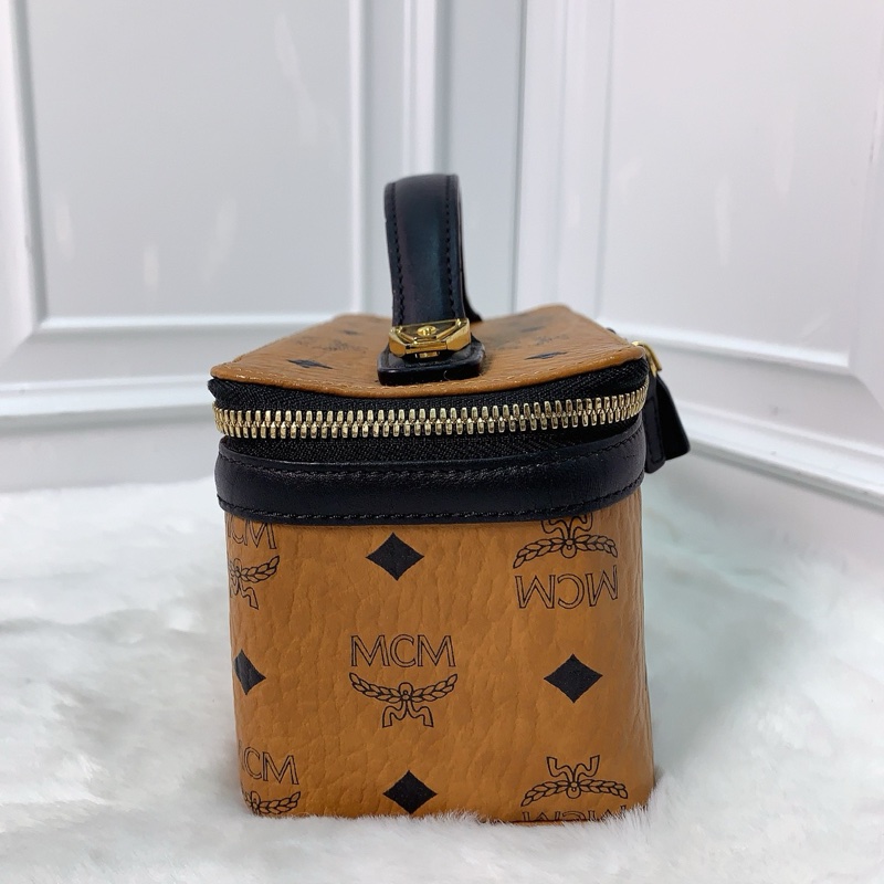 98新MCM小號化妝包 MCM ROCKSTAR 超火乾邑色塗層老花斜挎包-4