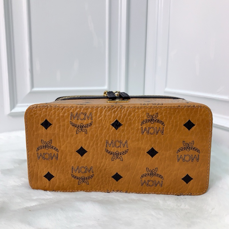 98新MCM小號化妝包 MCM ROCKSTAR 超火乾邑色塗層老花斜挎包-5