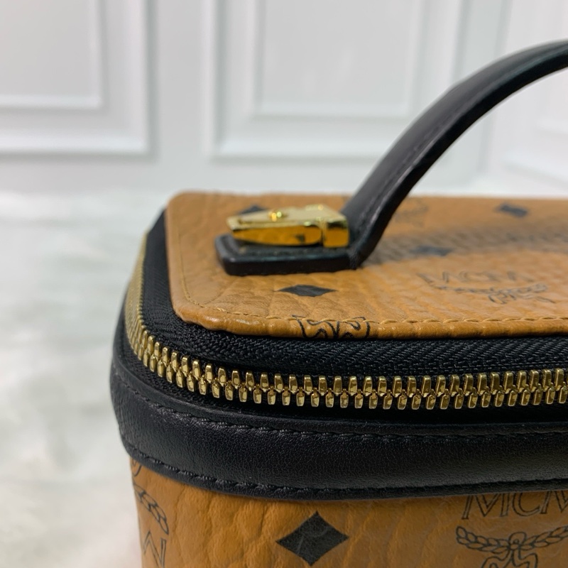 98新MCM小號化妝包 MCM ROCKSTAR 超火乾邑色塗層老花斜挎包-6