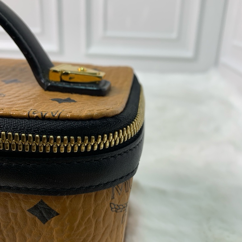 98新MCM小號化妝包 MCM ROCKSTAR 超火乾邑色塗層老花斜挎包-7