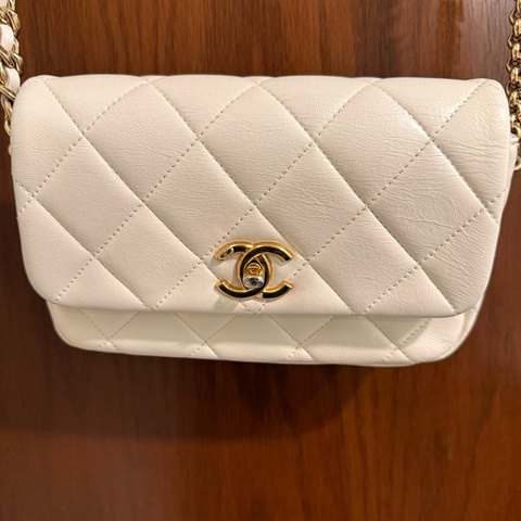 CHANEL CHAIN SHOULDER BAG