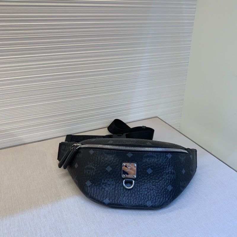 98新 MCM經典黑色老花斜挎腰包胸包 設計上雙性兼修 男女都可以背挎 -0