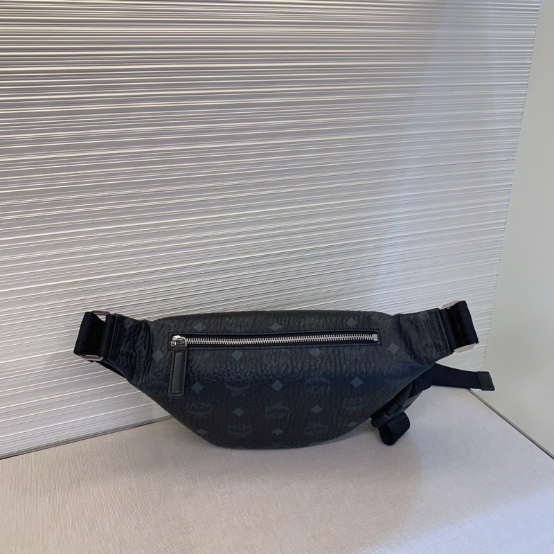 98新 MCM經典黑色老花斜挎腰包胸包 設計上雙性兼修 男女都可以背挎 -1