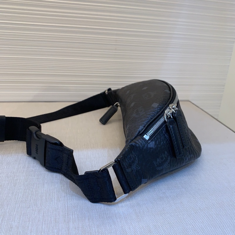 98新 MCM經典黑色老花斜挎腰包胸包 設計上雙性兼修 男女都可以背挎 -3