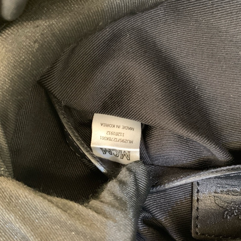 98新 MCM經典黑色老花斜挎腰包胸包 設計上雙性兼修 男女都可以背挎 -8