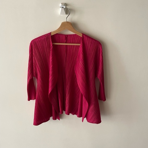 ▪️富貴選物FUGUEI▪️PP  三宅一生 榮耀系列  榮耀紅 開襟外套