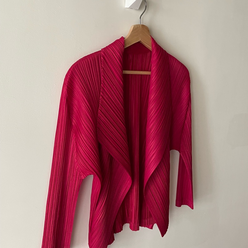 ▪️富貴選物FUGUEI▪️PP 三宅一生 寶石紅 開襟造型長袖外套-1