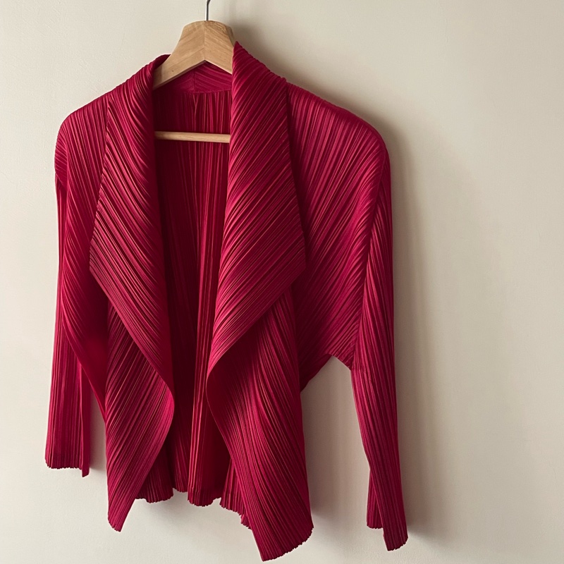 ▪️富貴選物FUGUEI▪️PP 三宅一生 寶石紅 開襟造型長袖外套-2