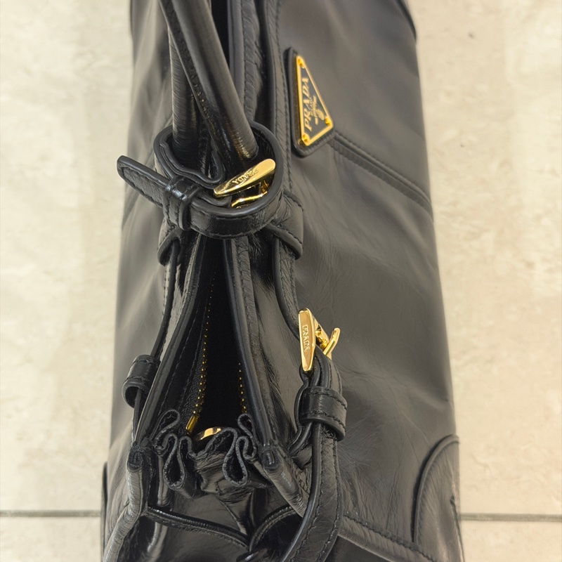 全新 晶片款🈶25年購證❤️ #prada #softlux #黑金 #油蠟牛皮 #肩背包-11