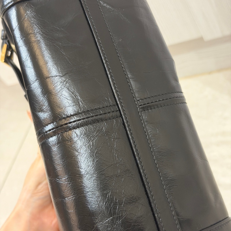 全新 晶片款🈶25年購證❤️ #prada #softlux #黑金 #油蠟牛皮 #肩背包-23