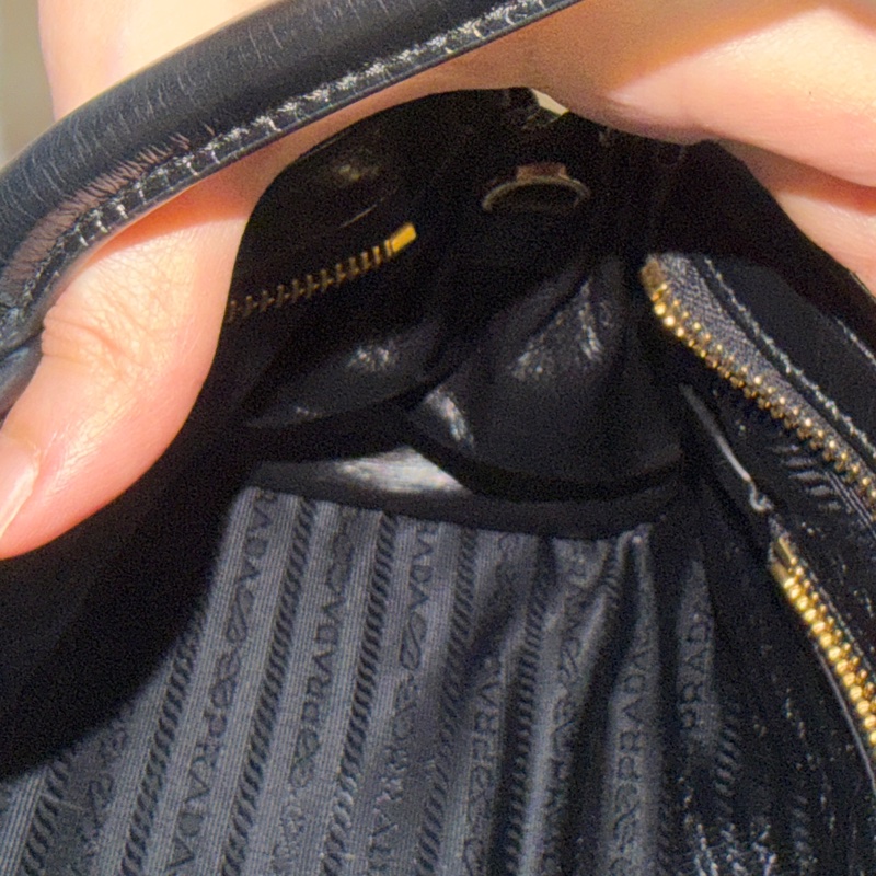 全新 晶片款🈶25年購證❤️ #prada #softlux #黑金 #油蠟牛皮 #肩背包-34