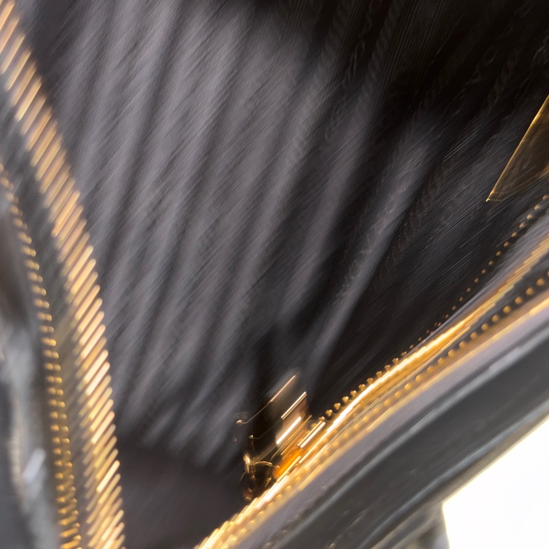 全新 晶片款🈶25年購證❤️ #prada #softlux #黑金 #油蠟牛皮 #肩背包-37