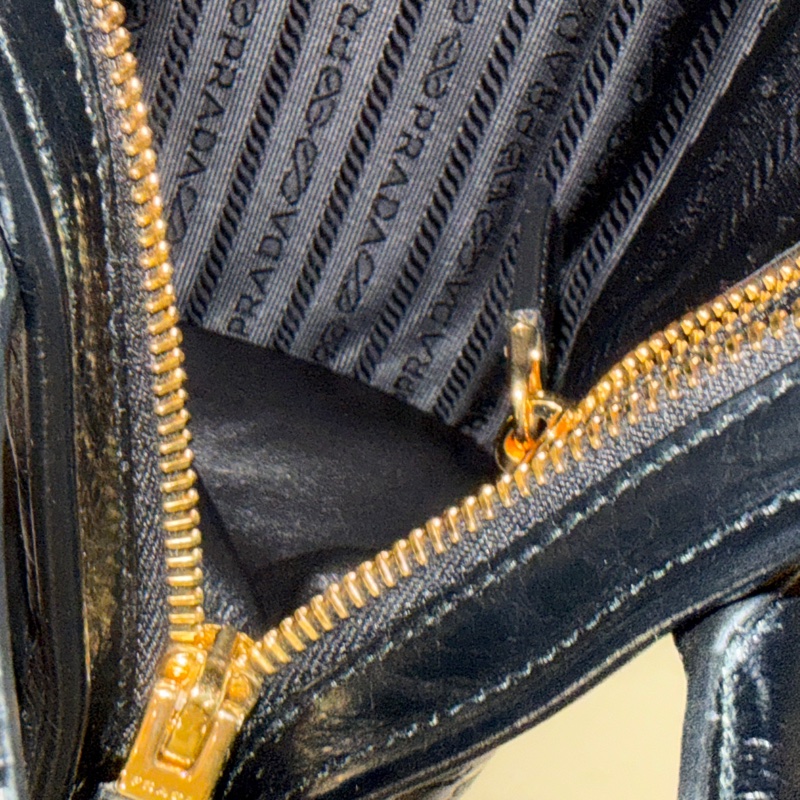 全新 晶片款🈶25年購證❤️ #prada #softlux #黑金 #油蠟牛皮 #肩背包-38