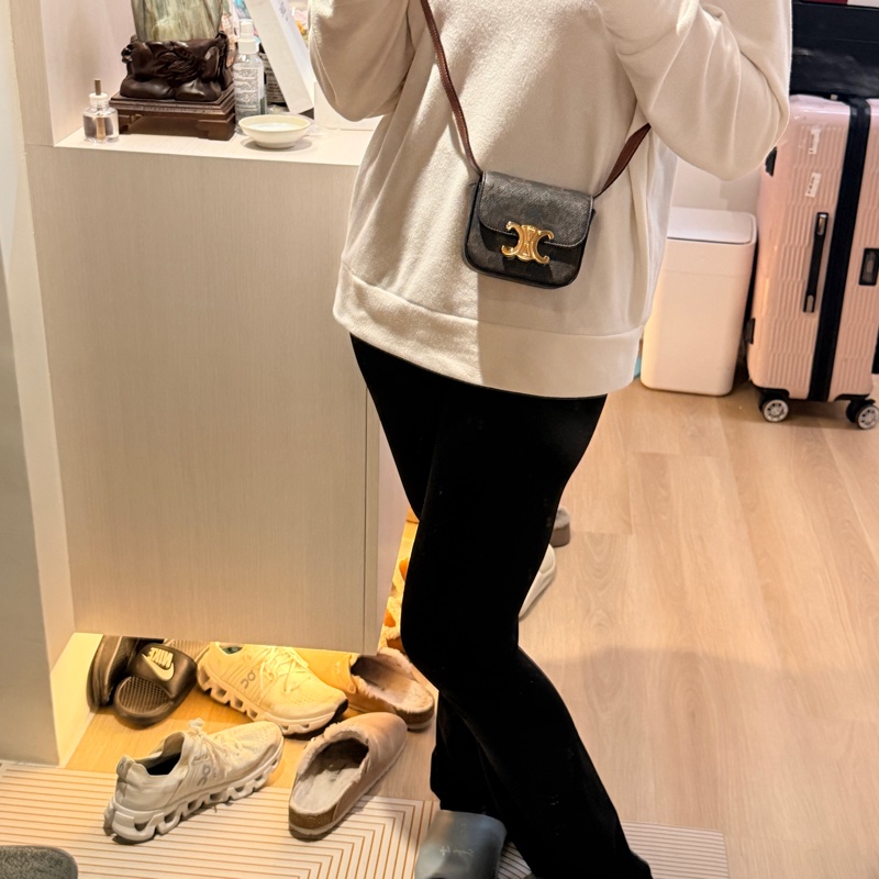 Celine 人手必備 凱旋門 經典小廢包 小包包 斜背包裝可愛 正品!挑戰全網最彿-11