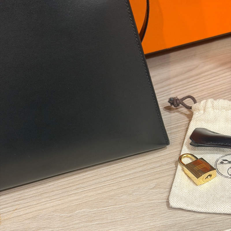 原廠鑰匙鎖肩帶齊全❤️ #愛馬仕 #kelly28 #黑金 #box皮 #中古款-24