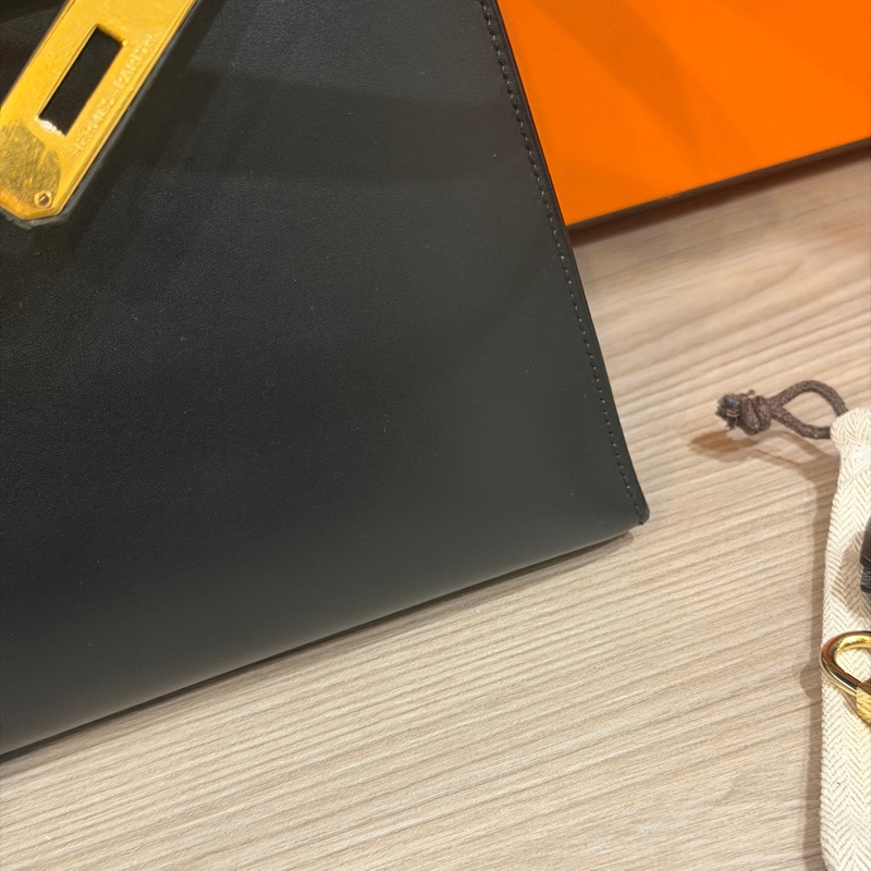 原廠鑰匙鎖肩帶齊全❤️ #愛馬仕 #kelly28 #黑金 #box皮 #中古款-31