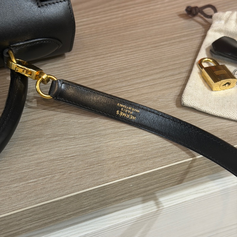 原廠鑰匙鎖肩帶齊全❤️ #愛馬仕 #kelly28 #黑金 #box皮 #中古款-41