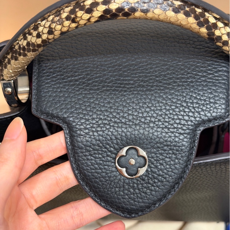 晶片款🈶稀有皮證❤️ #lv #capucines #卡普辛bb #蟒蛇皮 #黑銀-10