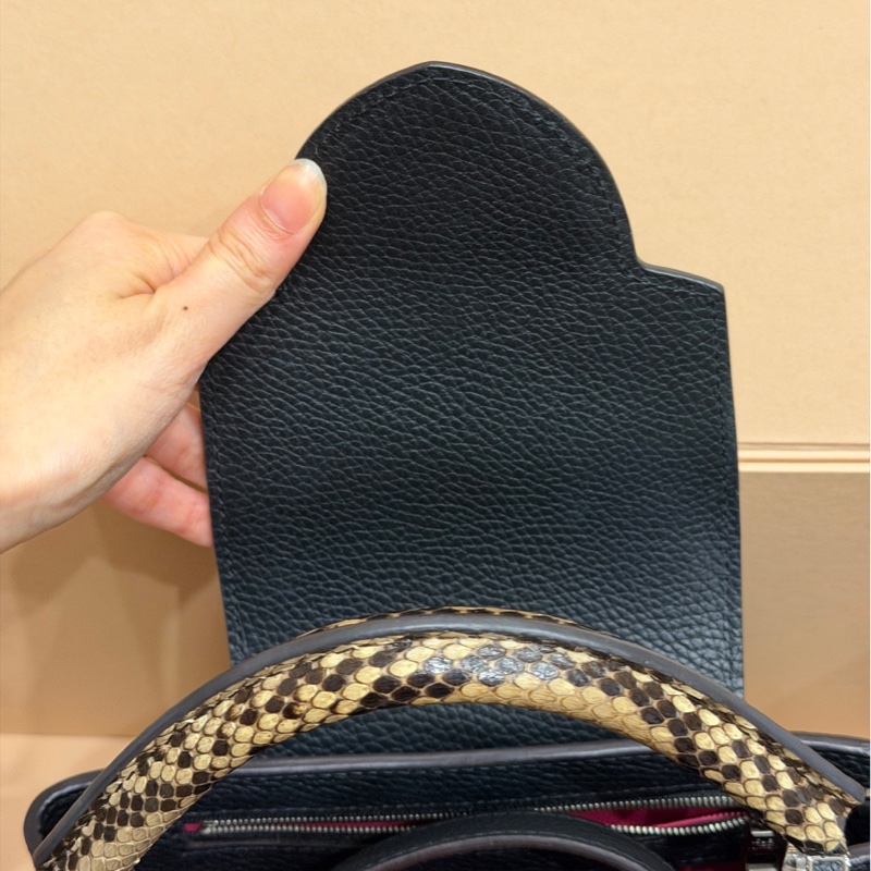 晶片款🈶稀有皮證❤️ #lv #capucines #卡普辛bb #蟒蛇皮 #黑銀-12