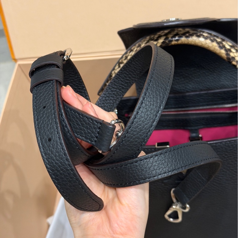 晶片款🈶稀有皮證❤️ #lv #capucines #卡普辛bb #蟒蛇皮 #黑銀-14