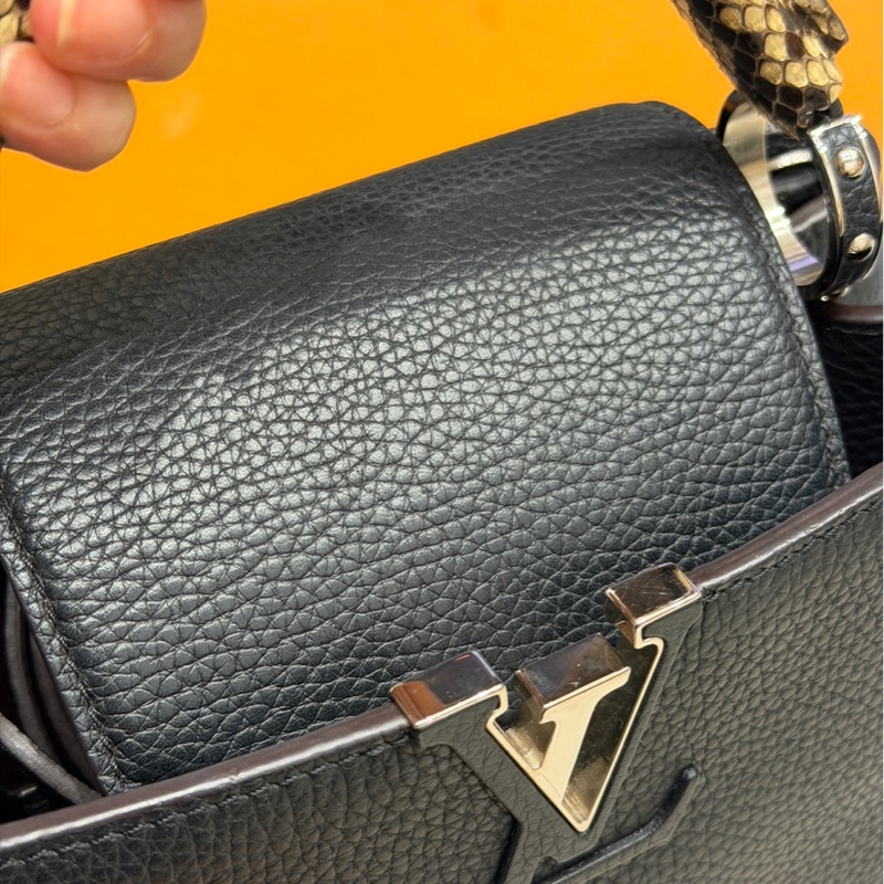 晶片款🈶稀有皮證❤️ #lv #capucines #卡普辛bb #蟒蛇皮 #黑銀-15