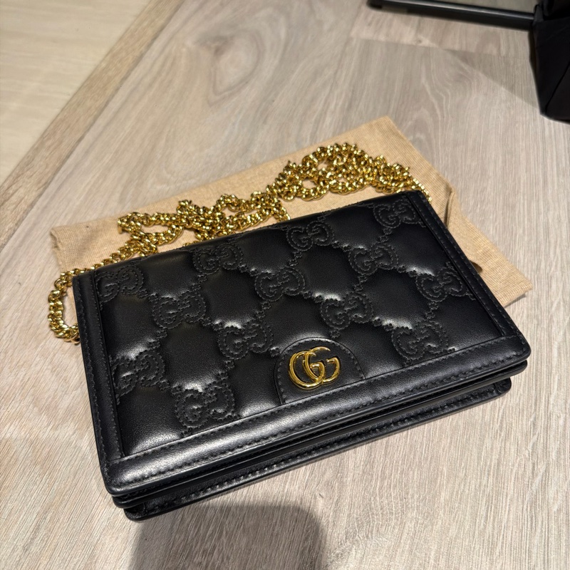 Gucci 黑牛皮壓紋 金釦鍊條下蓋Woc-6