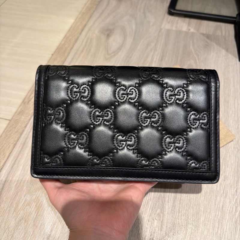 Gucci 黑牛皮壓紋 金釦鍊條下蓋Woc-7