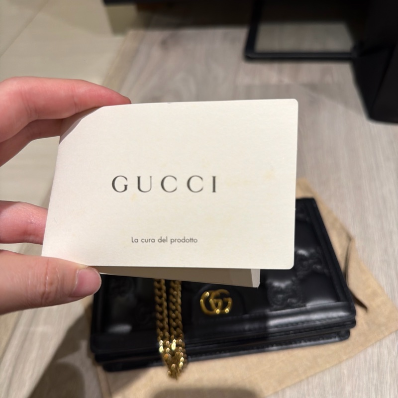 Gucci 黑牛皮壓紋 金釦鍊條下蓋Woc-13