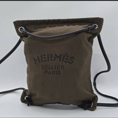 愛馬士軍綠色後背包，2022烏木色