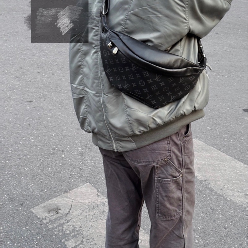 LOUIS VUITTON 男士胸包-4