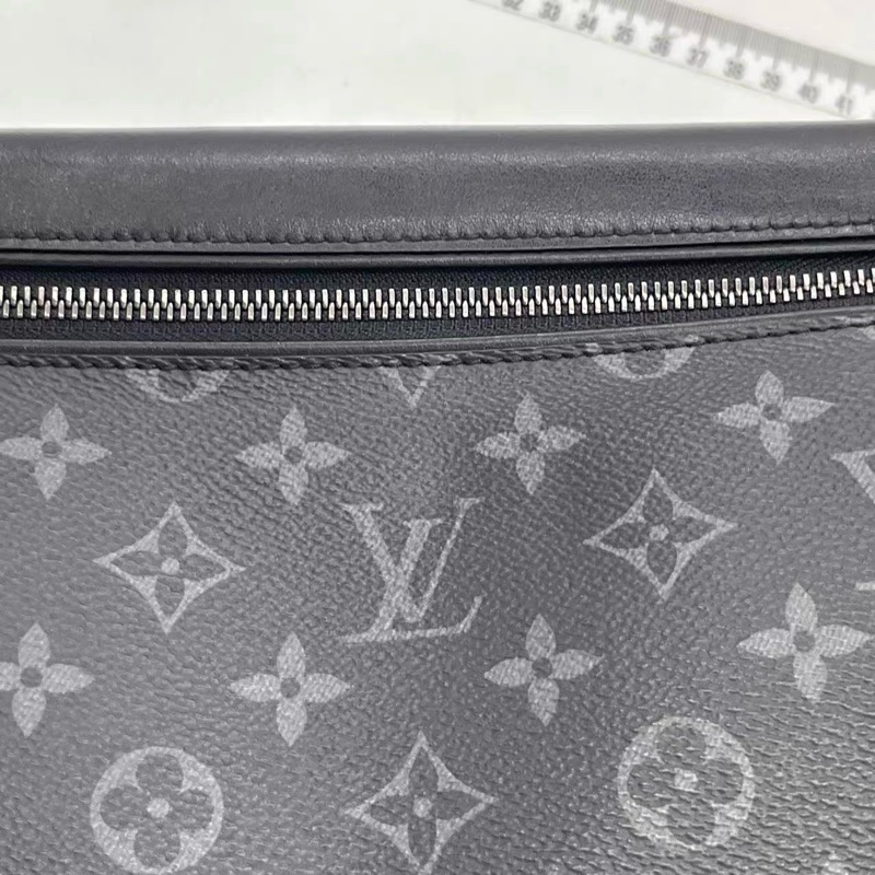 LOUIS VUITTON 男士胸包-10