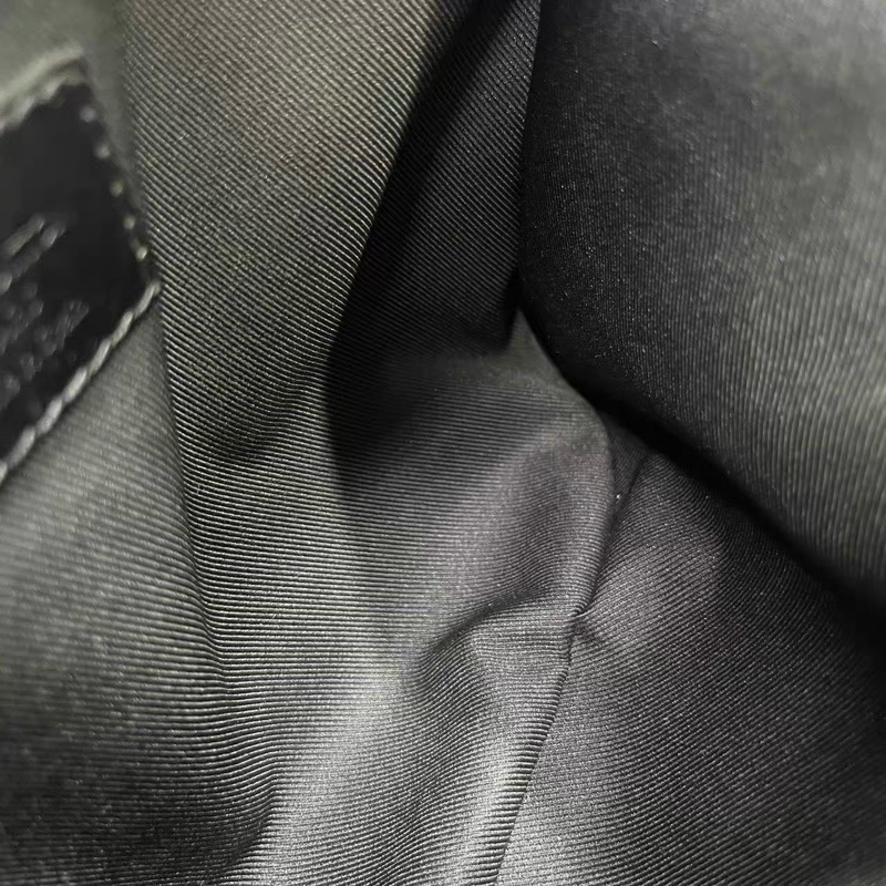 LOUIS VUITTON 男士胸包-13