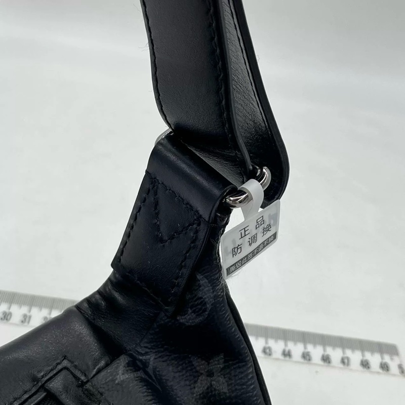 LOUIS VUITTON 男士胸包-15