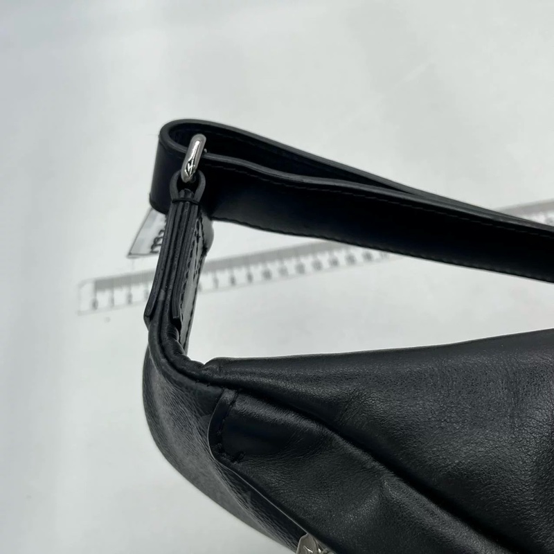 LOUIS VUITTON 男士胸包-16