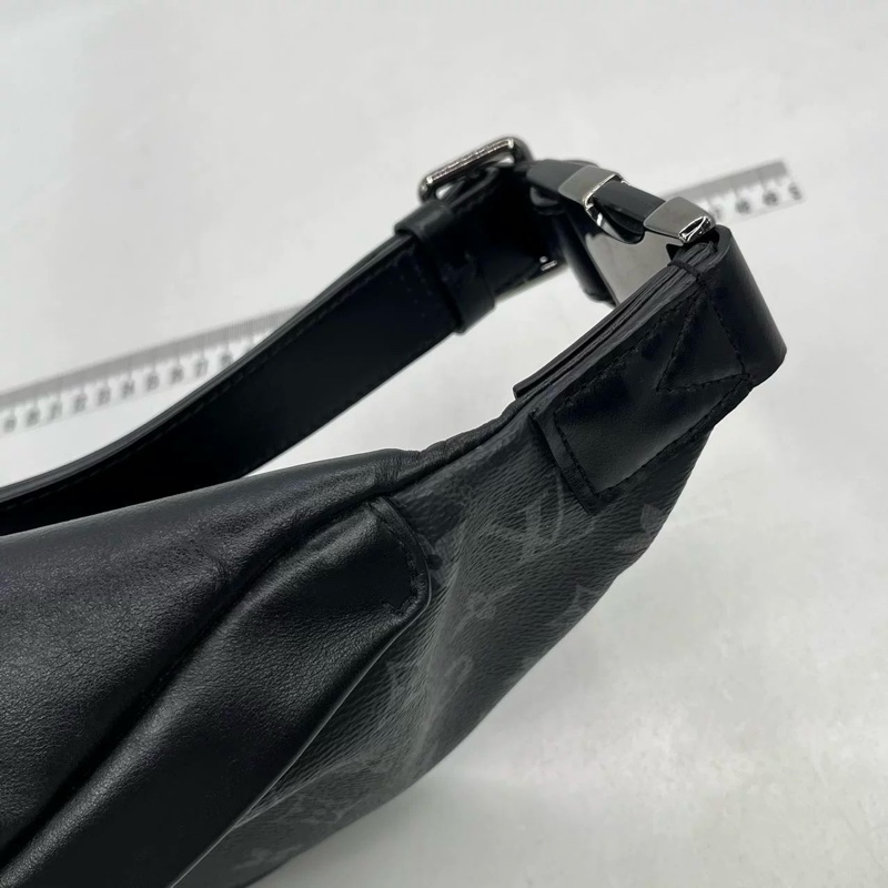 LOUIS VUITTON 男士胸包-17