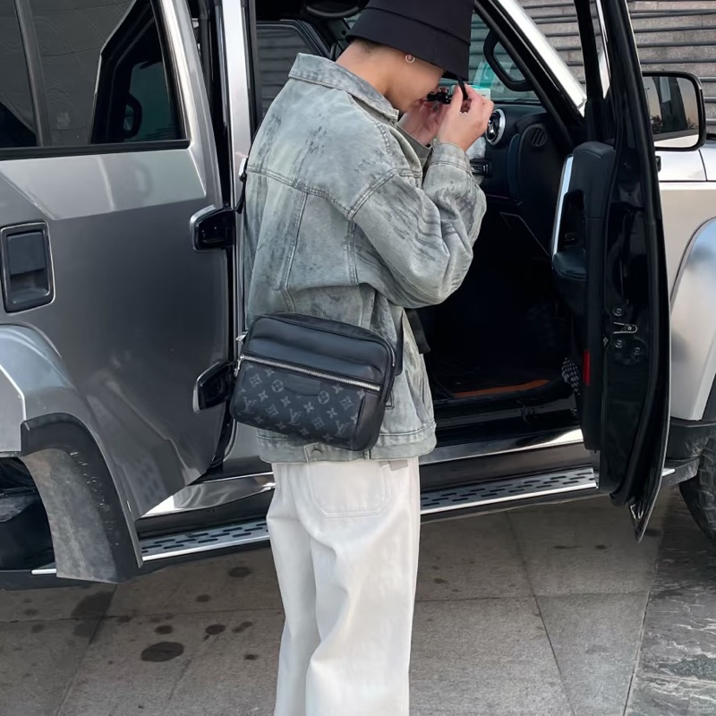 路易威登黑武士 Lv Outdoor Messenger Bag雙拉鍊郵差包 M30233-1