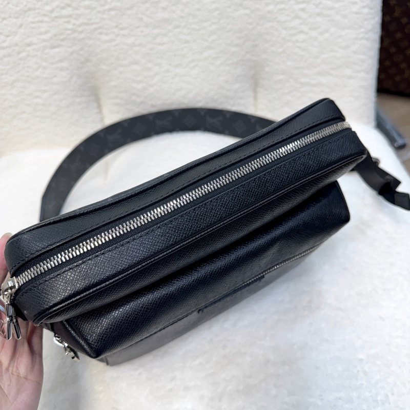 路易威登黑武士 Lv Outdoor Messenger Bag雙拉鍊郵差包 M30233-11