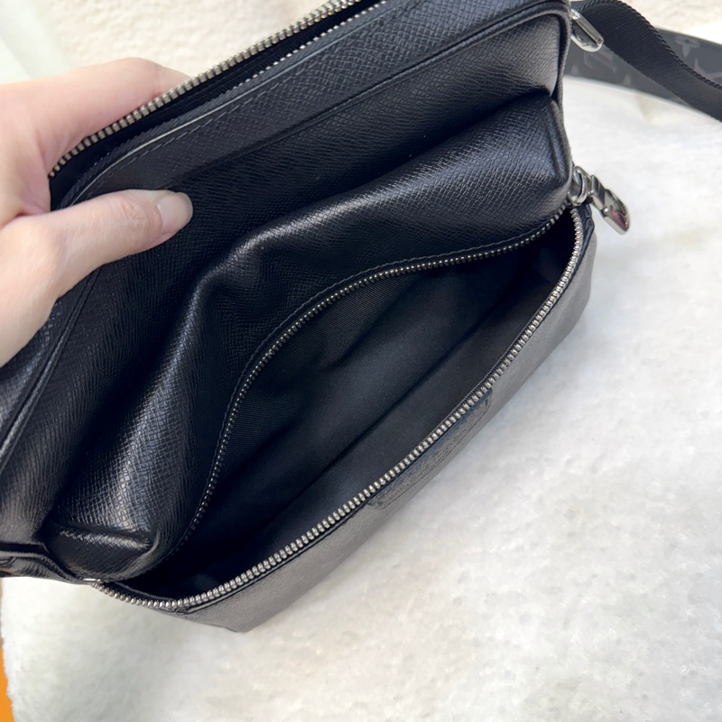 路易威登黑武士 Lv Outdoor Messenger Bag雙拉鍊郵差包 M30233-14