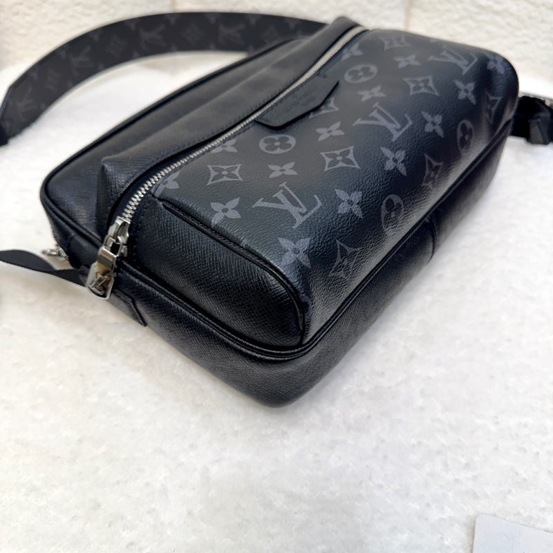 路易威登黑武士 Lv Outdoor Messenger Bag雙拉鍊郵差包 M30233-17