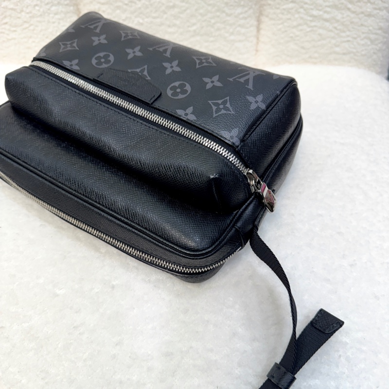 路易威登黑武士 Lv Outdoor Messenger Bag雙拉鍊郵差包 M30233-18