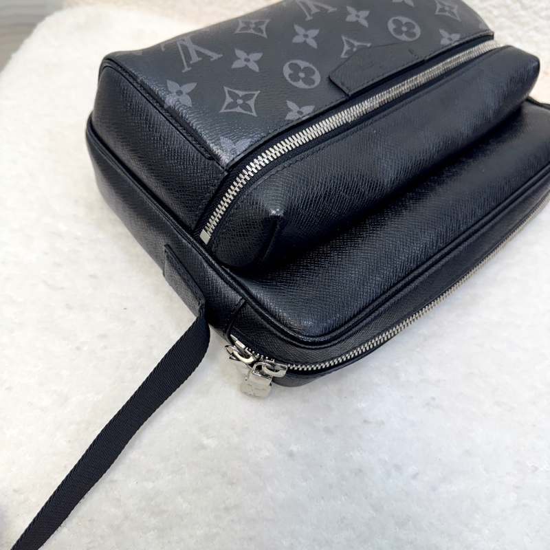 路易威登黑武士 Lv Outdoor Messenger Bag雙拉鍊郵差包 M30233-19