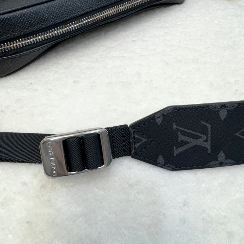 路易威登黑武士 Lv Outdoor Messenger Bag雙拉鍊郵差包 M30233-22