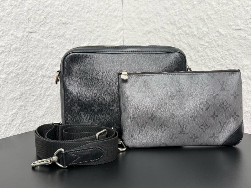 LV/路易威登 TRIO黑武士三合一男士郵差包 缺零錢包 尺寸24×18×4.5-0