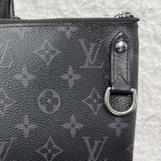 LV/路易威登 TRIO黑武士三合一男士郵差包 缺零錢包 尺寸24×18×4.5-4