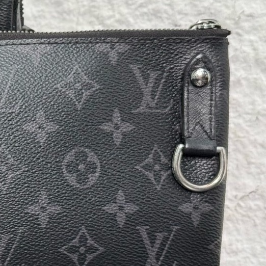 LV/路易威登 TRIO黑武士三合一男士郵差包 缺零錢包 尺寸24×18×4.5-5