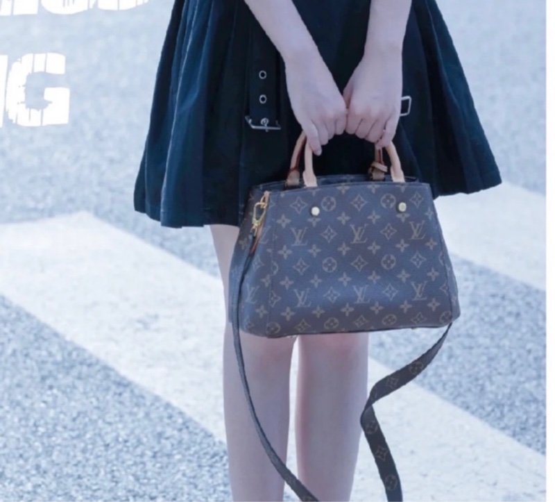LV中款蒙恬包❤️M41056~ 95近新「LV MONTAIGNE BB 」～肩背包、手提包、斜背包-13