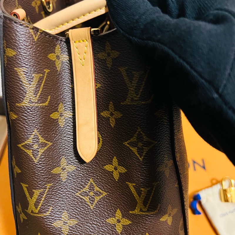 LV中款蒙恬包❤️M41056~ 95近新「LV MONTAIGNE BB 」～肩背包、手提包、斜背包-16