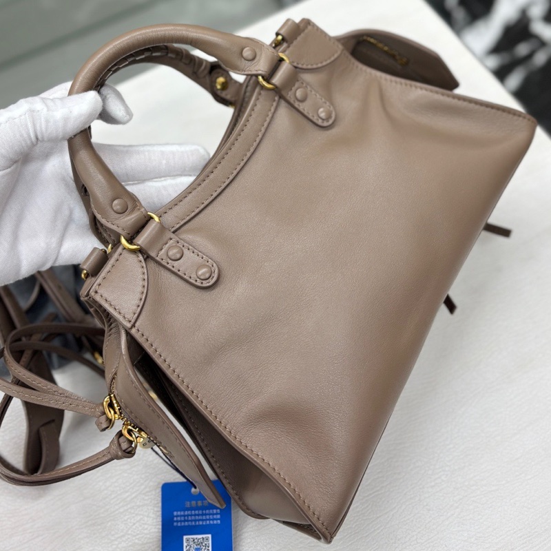 【閒置品】Balenciaga 巴黎世家 奶茶色Neo機車小號附肩背帶-1