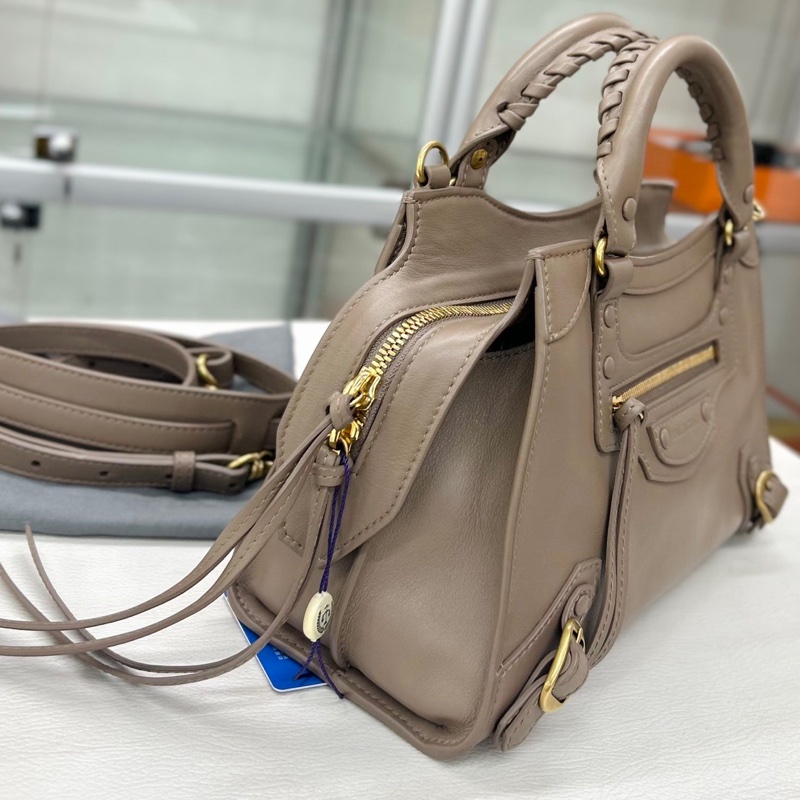 【閒置品】Balenciaga 巴黎世家 奶茶色Neo機車小號附肩背帶-2